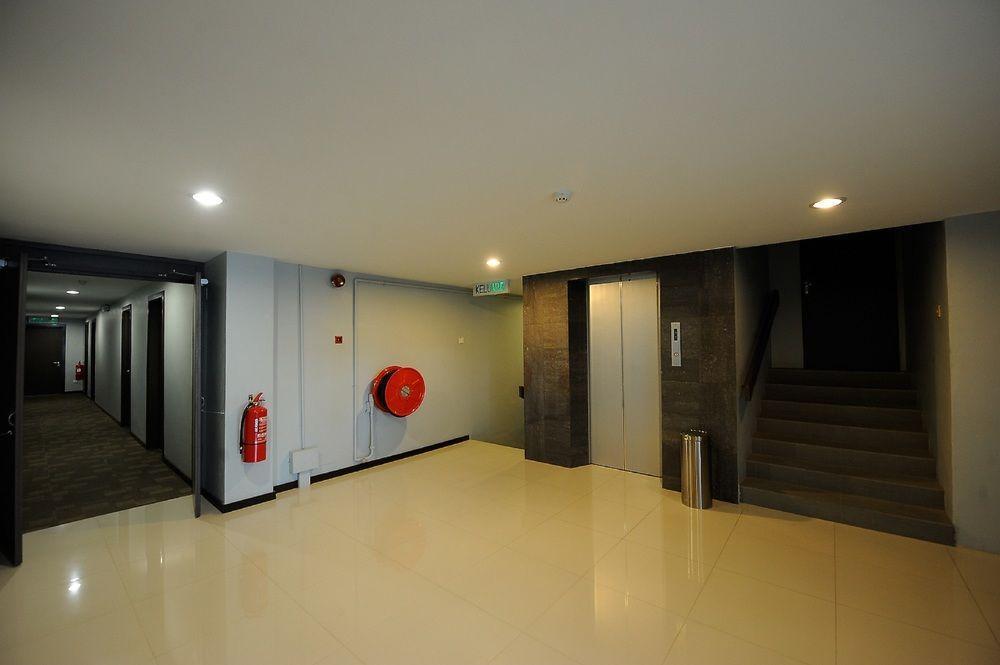 Oyo 232 The Suraya Hotel Kuantan Exterior photo