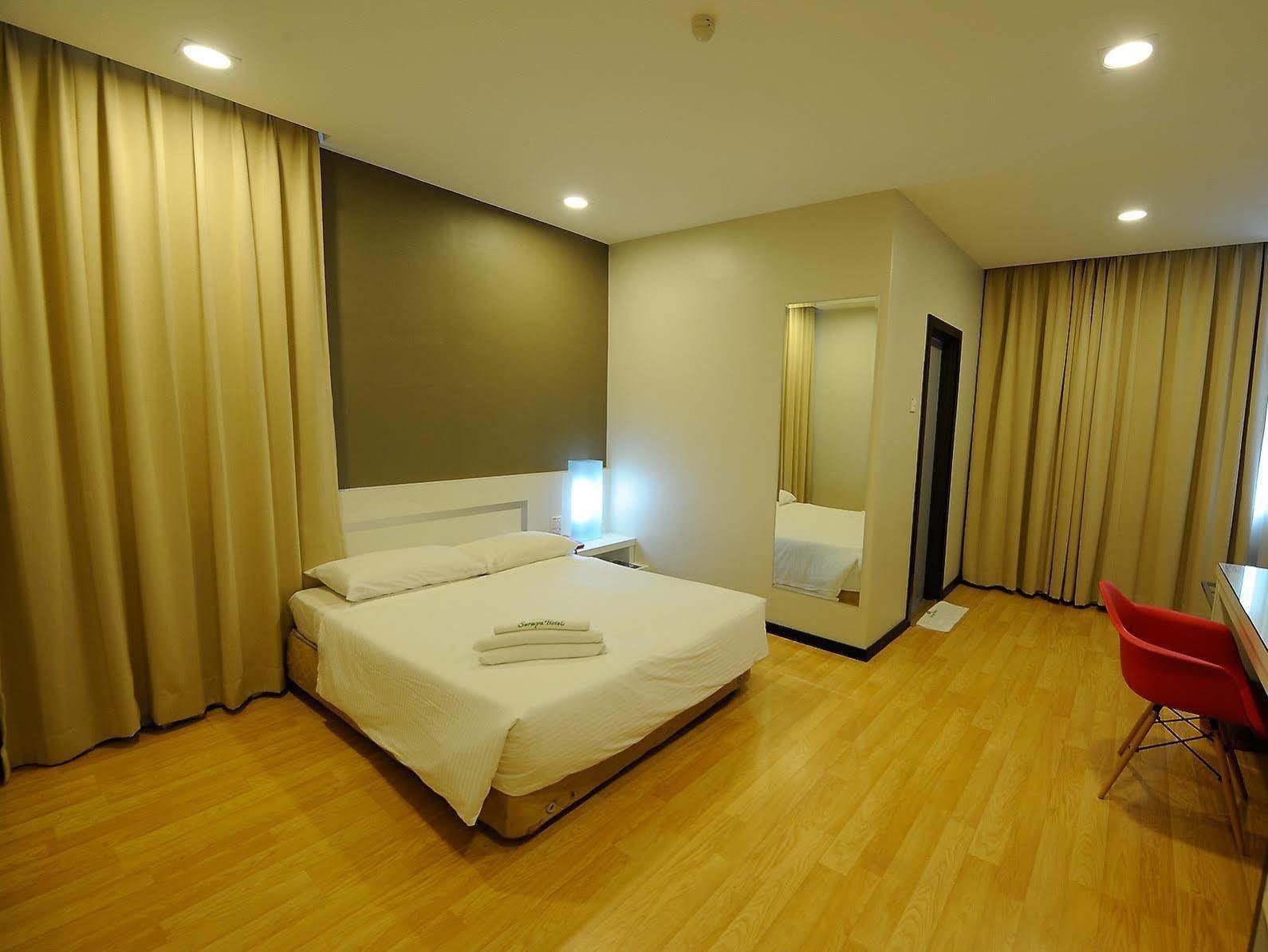 Oyo 232 The Suraya Hotel Kuantan Exterior photo