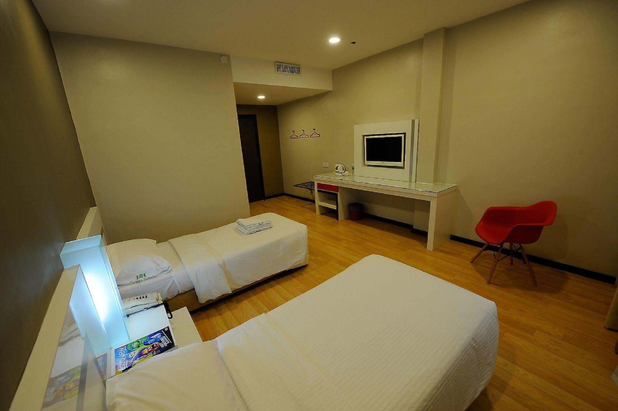 Oyo 232 The Suraya Hotel Kuantan Exterior photo