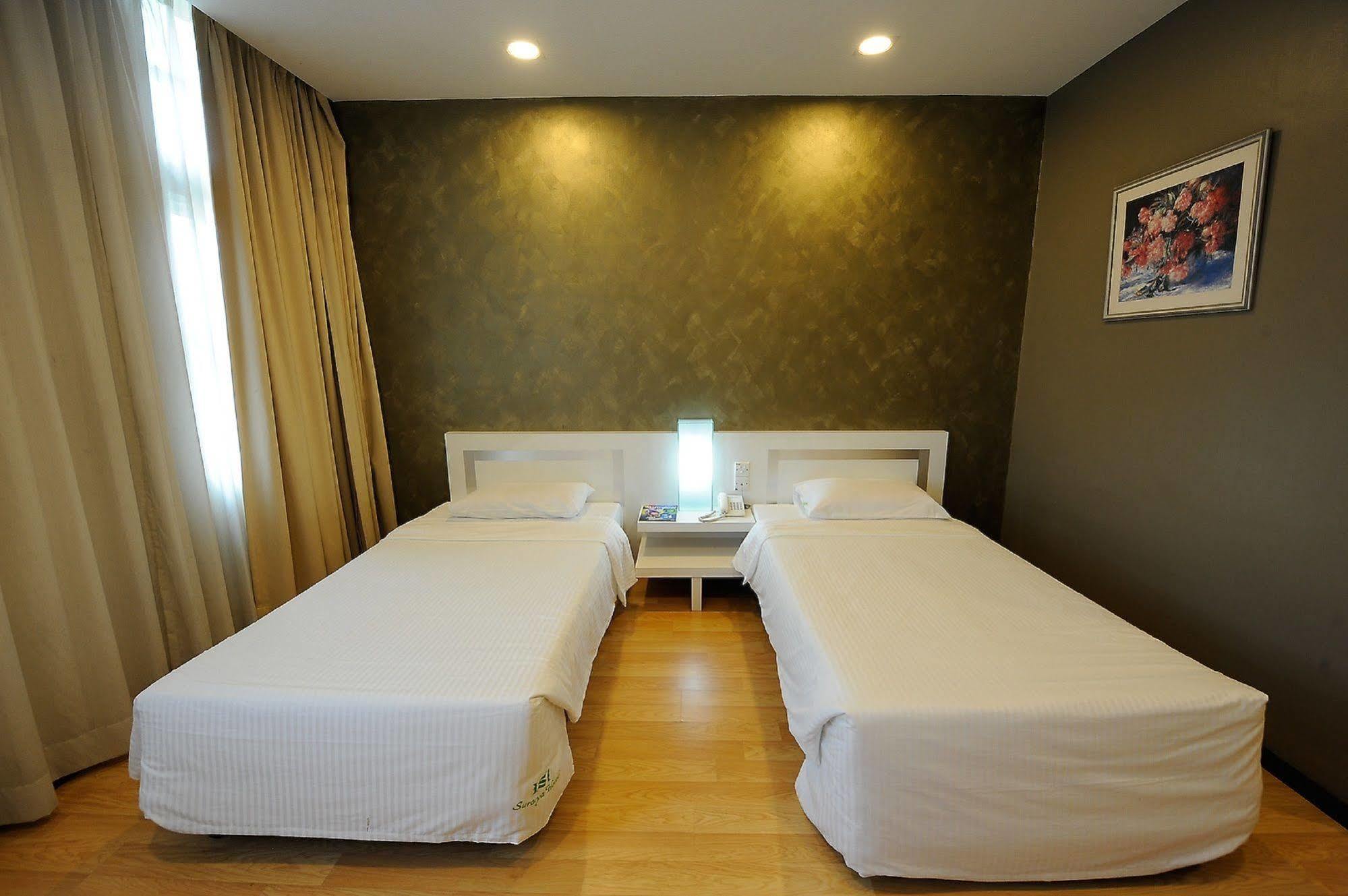 Oyo 232 The Suraya Hotel Kuantan Exterior photo